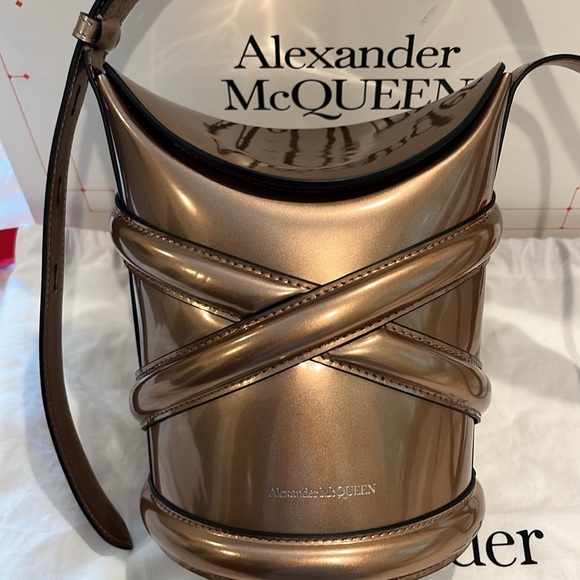 Alexander McQueen crossbody/shoulder bag in rose gold - Picture 2 of 11
